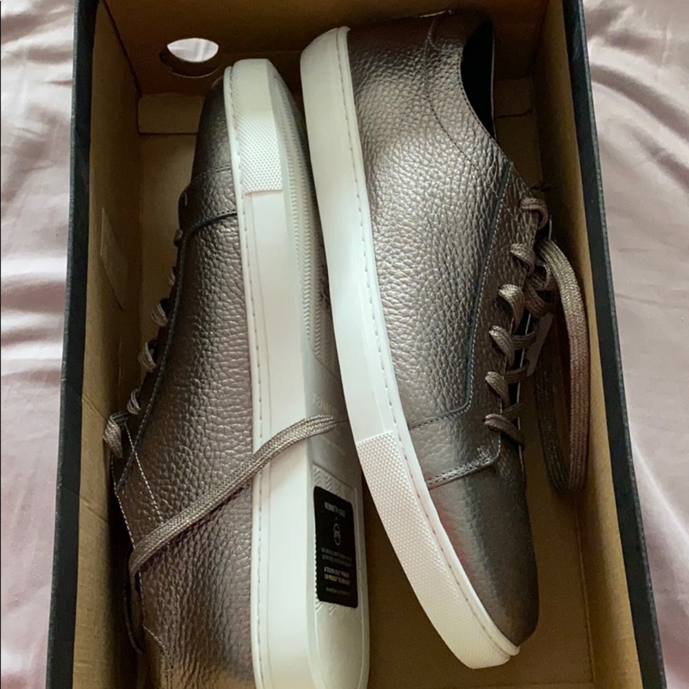 Sneaker - Picture 3 of 6